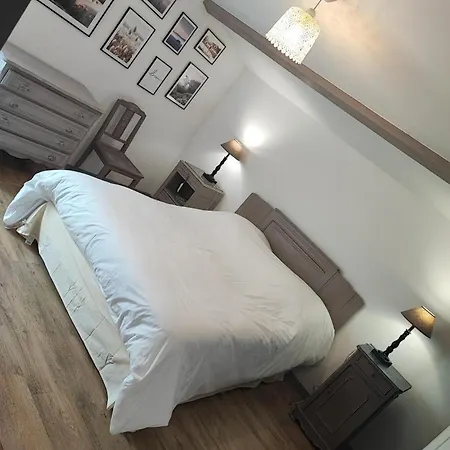 De La Haute Roche Holiday home Charroux (Vienne)