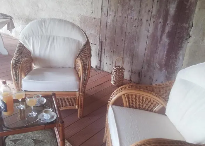 De La Haute Roche * Charroux (Vienne)