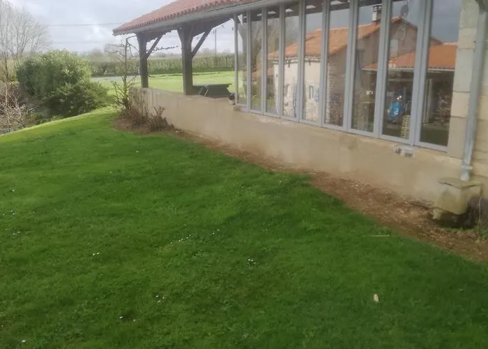 De La Haute Roche Charroux (Vienne)